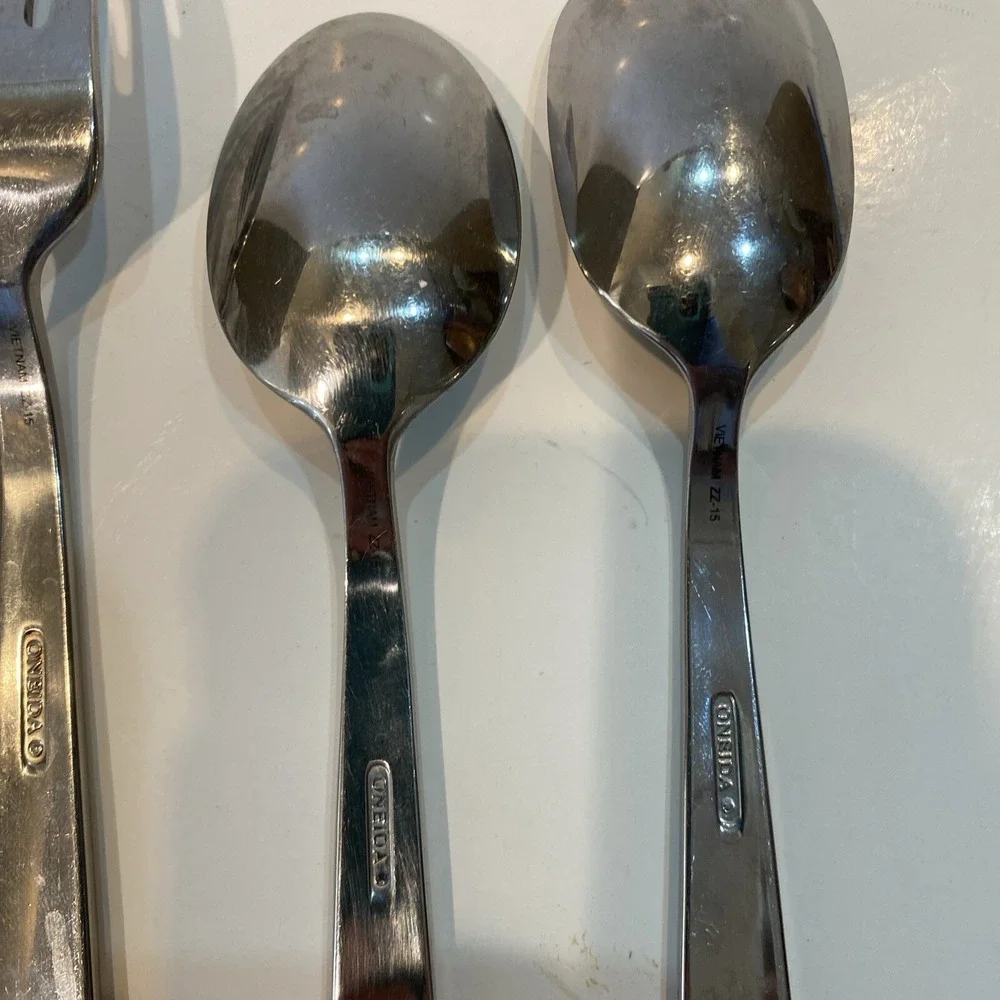 Oneida Perry 18/0 Stainless Flatware Lot Sugar & Cereal Spoon Forks Dinner Salad